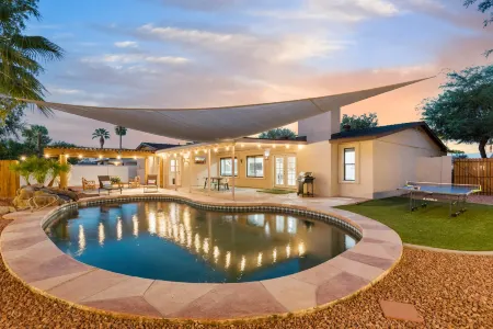 Resort Style Home & Outdoor Living - near Oldtown! Отели рядом с достопримечательностью «On The Edge Gallery»