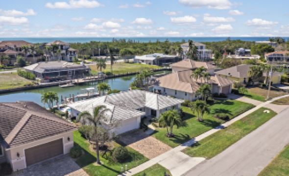 Waterfront Home with Private Dock - R 339 206 R5 D 