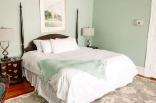 Charming Porch and Cozy Comfort - Enchanting Historic Hideaway