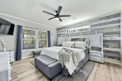 Sterling Serenity Hotels near Saint Stephens Episcopal School Football Stadium