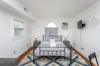 Cozy Haven- Brewery Hub, Skyline Drive Access, Trail Nearby Hotels near Fastrax