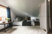 Stunning 5 Bed Waterfront Oasis with Deck over the River Hotels in Ulster