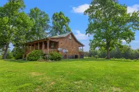 Hot Tub, WiFi, Pet-Friendly - Heavenly Hideaway - Near Red River Gorge, Kentucky! Hotels in Beattyville