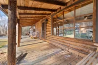 Spacious Entertainment Room and Cozy Atmosphere - Charming Cedar Retreat Hotels in Pulaski County