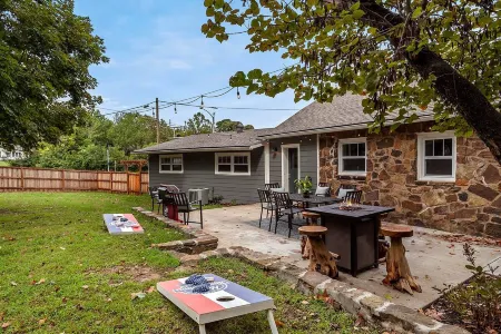 Hot Tub and Fenced Yard Oasis - Charming Historic Retreat