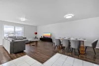Unforgettable Stay Near Manhattan's Buzz - Spacious Modern Haven Hotels in Bayonne