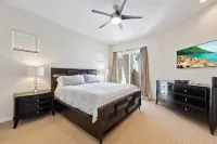 Luxurious Golf Pool Oasis-Firepit, Hot tub, WiFi, Fireplace