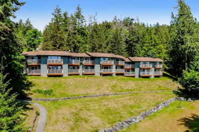 Wonderful escape with water access, three balconies, W/D, & gas fireplace Hotels near Summit Learning Center