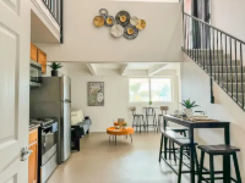 Charming Little Italy Loft! with Parking