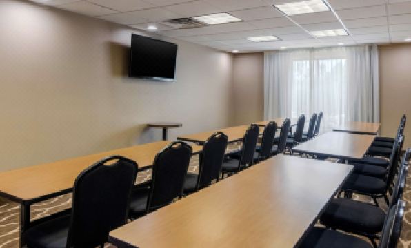 Comfort Suites Speedway - Kansas City