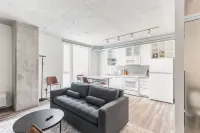 Stylish Rooftop Club Room and Sauna - Elegant Downtown Escape