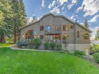 Spacious Living Areas and Stunning Architecture - Elegant Mountain Retreat Hotels near kitsch.