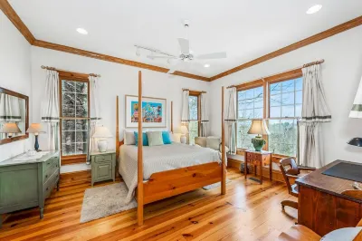 Gated Oasis with Breathtaking Views - Charming Canyon Hideaway