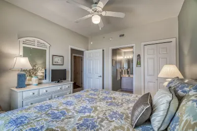 Stunning Wrap Around Balcony and Breathtaking Views - Exquisite Coastal Haven Navarre Beach Sea Turtle Conservation Center附近的飯店