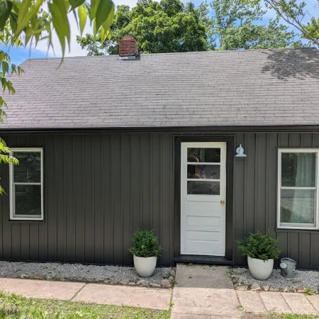 Charming Cottage with a View. Low Cleaning Fee. Close to Fort Leonard Wood.