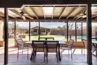 *NEW* Beautiful Private Desert Retreat! Gorgeous! Hot Tub and Pool!