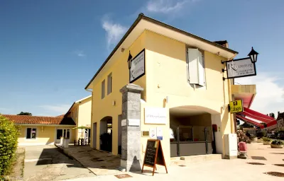 Logis l'Hôtellerie la Cuisinerie le Réverbère Hôtels à : Vic-en-Bigorre
