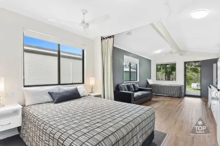 Tin Can Bay Tourist Park Отели рядом с достопримечательностью «BIG4 Rainbow Beach Holiday Park»