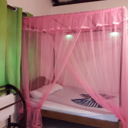 Weligama Bay Eco Villa Отели рядом с достопримечательностью «Река Полватта»
