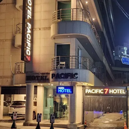 Pacific7 Hotel Отели рядом с достопримечательностью «Авиа База Осен»