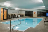 Candlewood Suites BLOOMINGTON by IHG - Swimmingpools