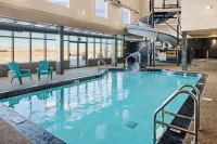 Home Inn & Suites - Swift Current - Pools