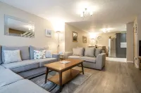 Harry's - 2 Bedroom Holiday Home - Tenby Hotels in Tenby