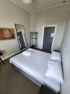 The Young Street Hotel Hotels in Maryville