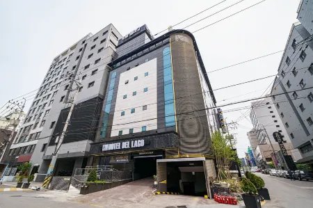 Suwon City Hall Hotel del Lago Отели рядом с достопримечательностью «Кёнггиский университет Сувон Кампус»