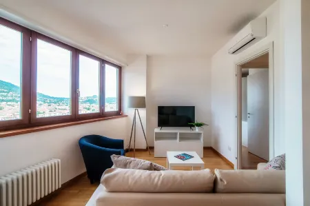 Bird's Eye View - by Myhomeincomo