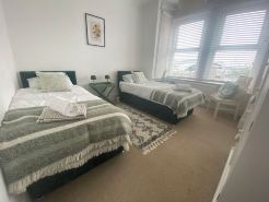 Seaview 2 Bedroom House Sleeps 4 - Pets Ok -WiFi