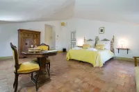 Castello di Serragiumenta Hotels in 