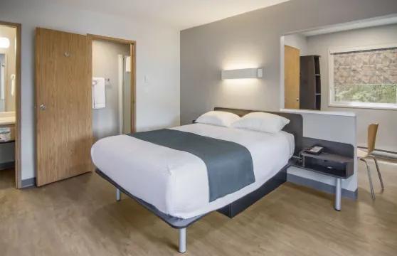 英屬哥倫比亞桑尼克頓 - 維多利亞機場 6 號汽車旅館