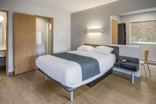 英屬哥倫比亞桑尼克頓 - 維多利亞機場 6 號汽車旅館