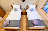 Cuddfan Lodge on a Beautiful Lake - 4-Star