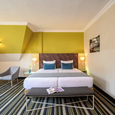 ليوناردو هوتل بودابست Hotels near محطة مترو كورفين نيغيد