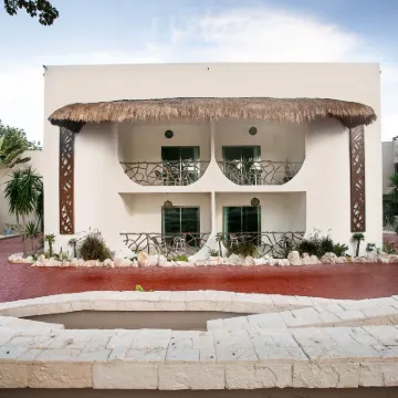Casa Kaoba Hotel & Suites Hotels near Rio Secreto