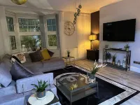 1 Bed Flat - Sleeps 2 - Jacuzzi - Parking - Wifi