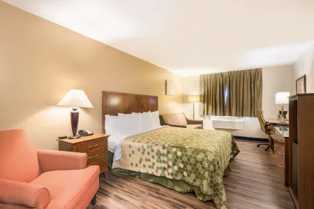 Econo Lodge Lake Mills