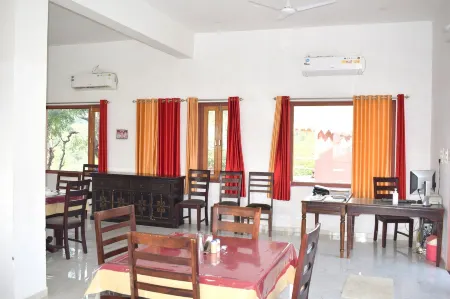 The Sky Imperial Jungle Camp Resort Отели в г. Раджсаманд