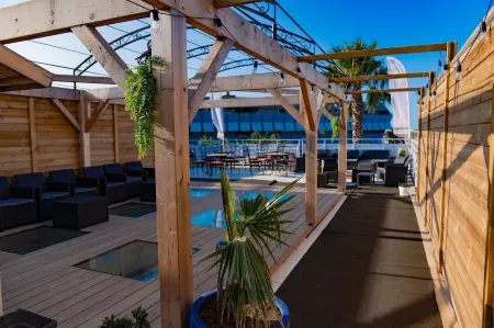 Hôtel Riad 5 Studio Cap Libertin Village Naturiste Отели рядом с достопримечательностью «Парк атраксьон Марсейан пляж»