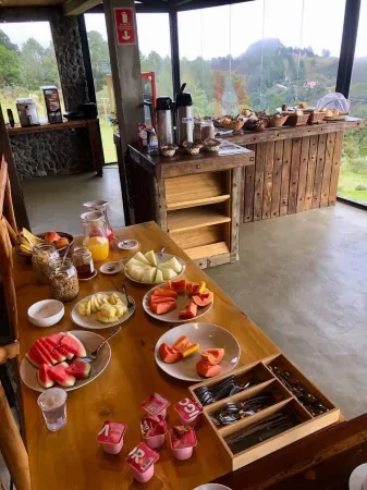 Chalés Entre Nuvens Отели рядом с достопримечательностью «Casa - Chalé Condomínio Estância das Águas Claras»