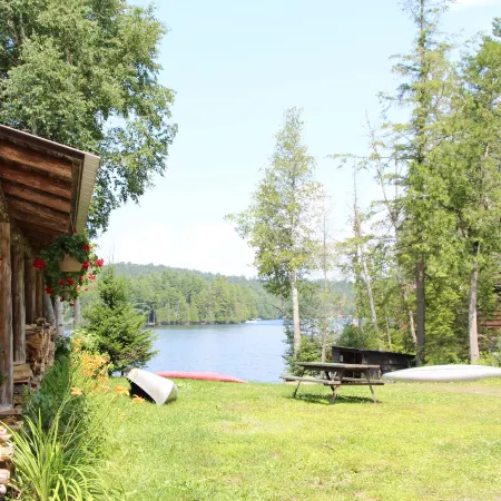 Kiwassa Lake Bed & Breakfast