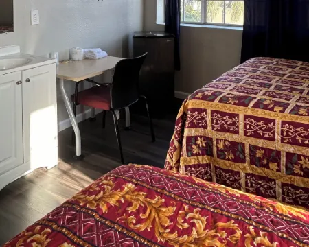 โรงแรมพลาซา การ์เดนา โรงแรมในกาดินา