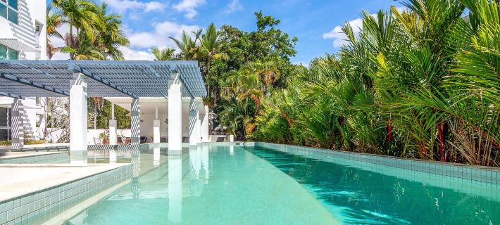 201 Lake Street Hotels in Cairns North