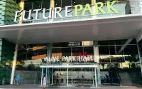 Venice Resort Hotels near Zeer Rangsit