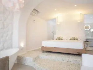 Cyano Suites