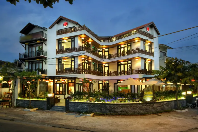 Threeway Riverside Villa