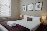 Crossroads Hotel فنادق في نارابري