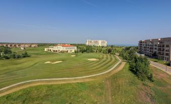 Lighthouse Luxe Estate Apart & Villas